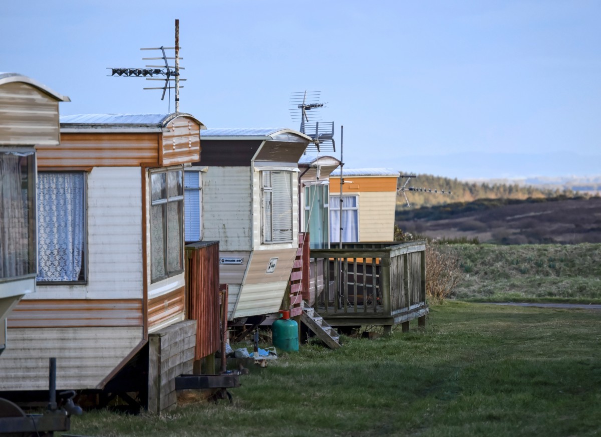 Des yourtes aux habitats précaires, la France est-elle en voie de « cabanisation » ?