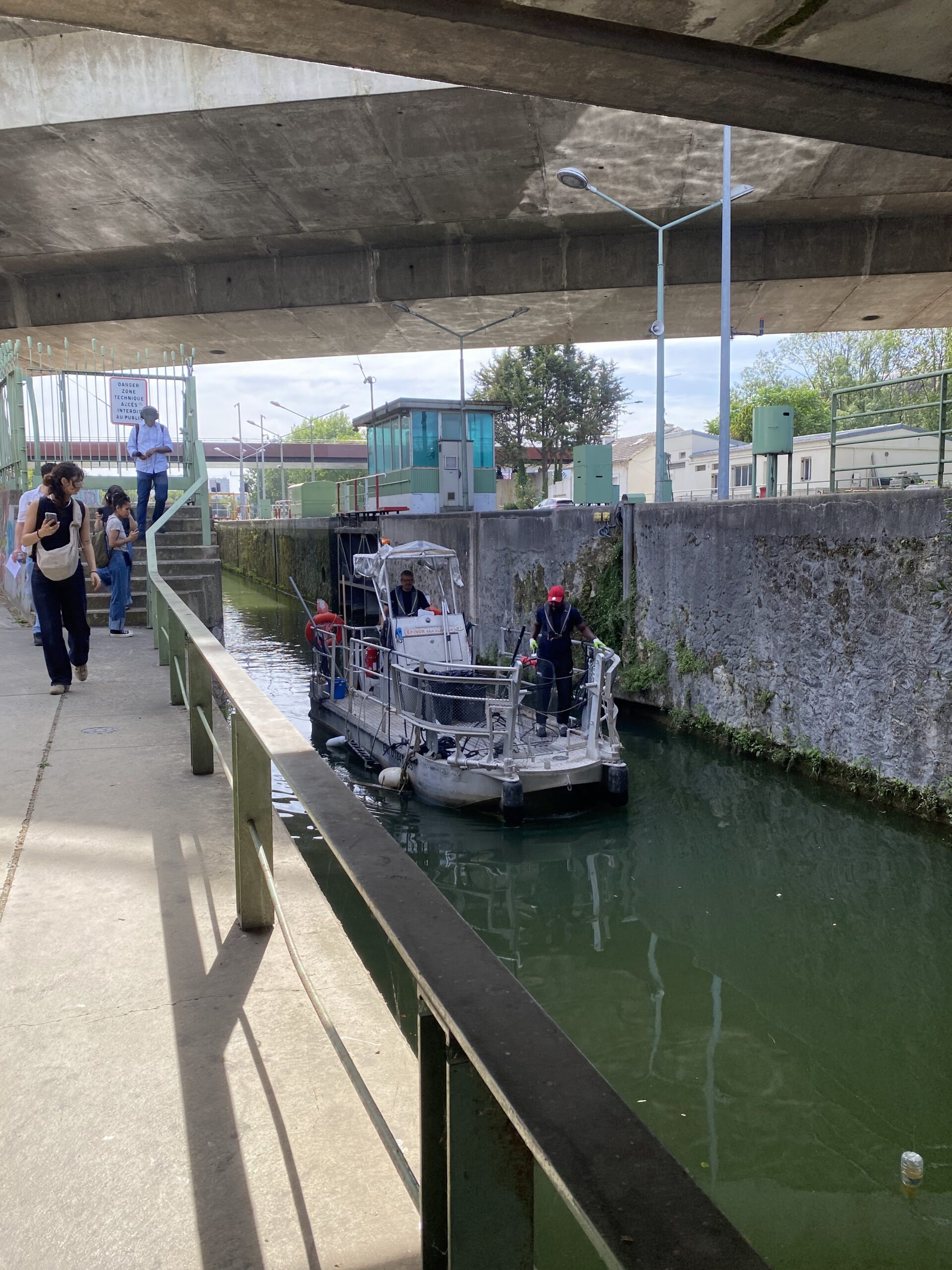 À bord de l&rsquo;Ancistrus, protecteur du canal Saint-Denis